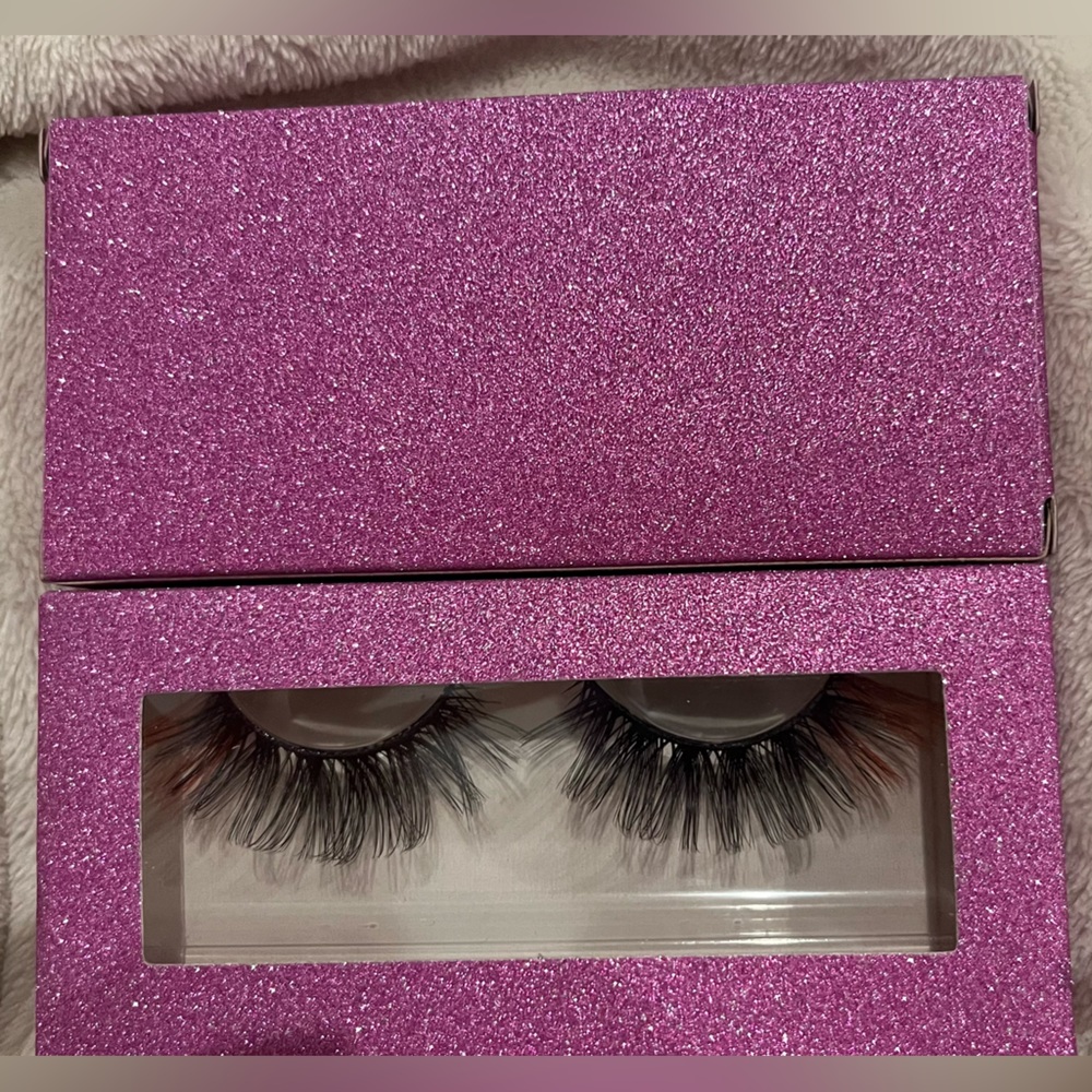 Glittery Pink Eyelash Box with Lashes hint of color orange n blue